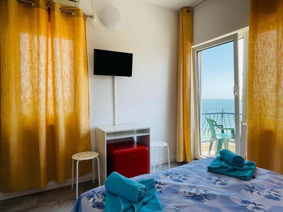 Pierre La Tarmul Marii -Primim Vouchere Vacanta Ostello Costinesti Esterno foto